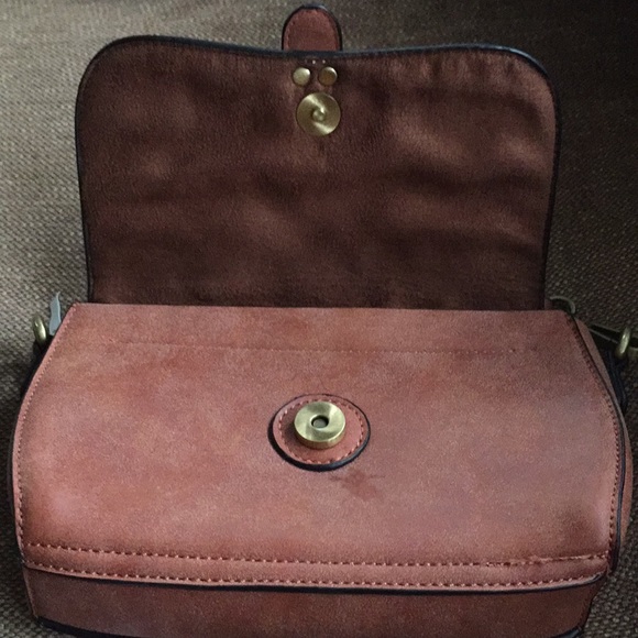 Beautiful cross body/ fanny pack - Picture 5 of 6